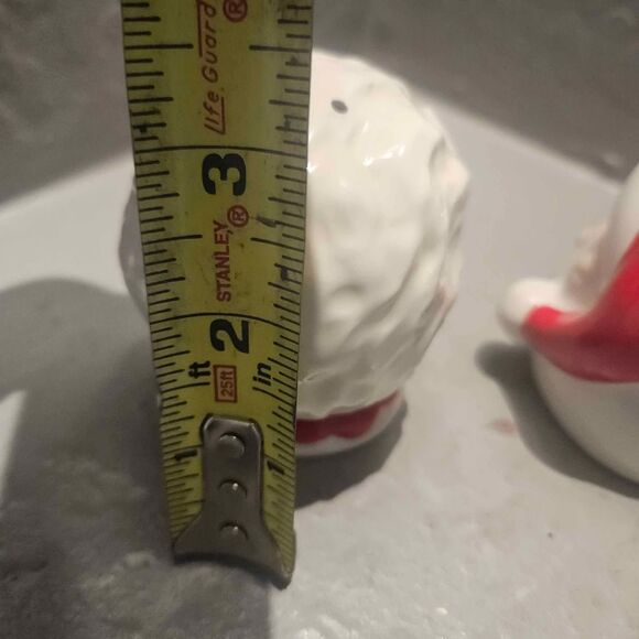 Santa and Mrs Claus Ceramic Salt and Pepper Shakers Holiday Home - Picture 7 of 7